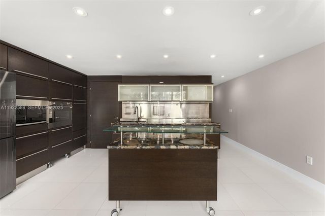 6000 Collins Ave 330, Miami Beach, FL 33140