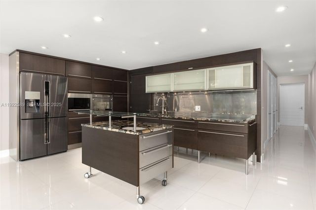 6000 Collins Ave 330, Miami Beach, FL 33140