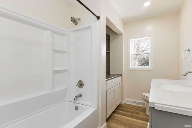 2420 S Plum Street, Yorktown, IN 47396