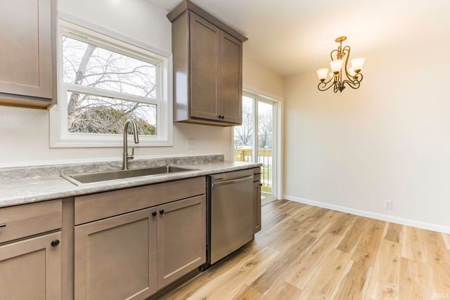 2420 S Plum Street, Yorktown, IN 47396