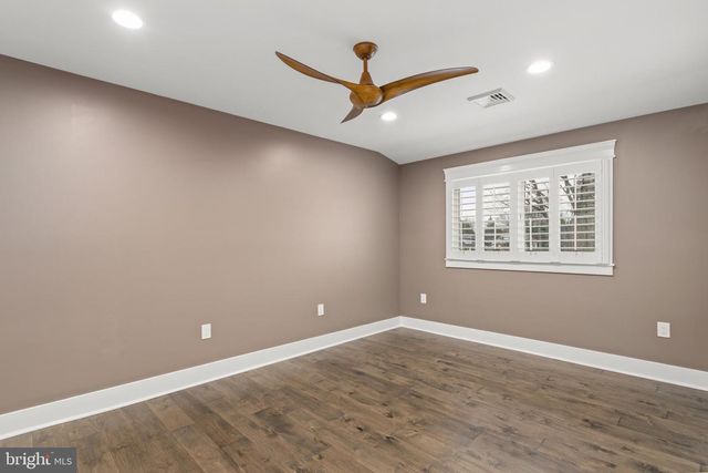 4 W MYRTLE AVE, Feasterville Trevose, PA 19053