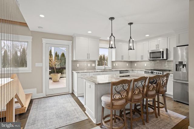 4 W MYRTLE AVE, Feasterville Trevose, PA 19053