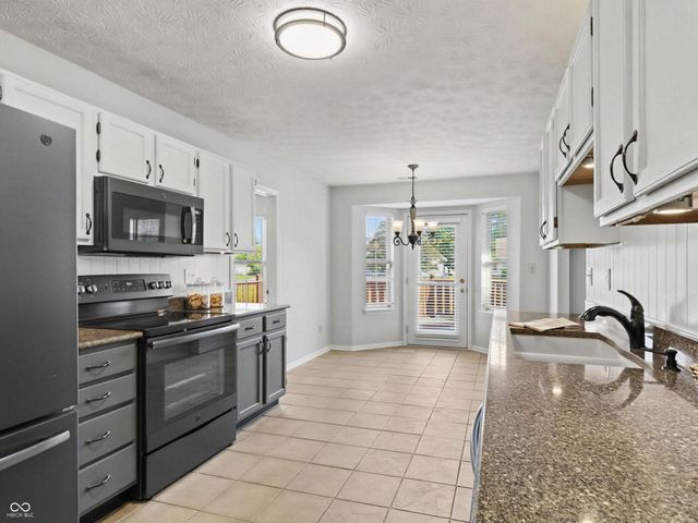 1467 Persimmon Circle, Greenfield, IN 46140