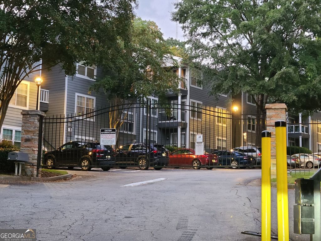 6201 Sante Fe Parkway, Sandy Springs, GA 30350 — exterior