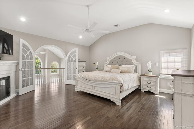 1 Laurel Lane, Holtsville, NY 11742