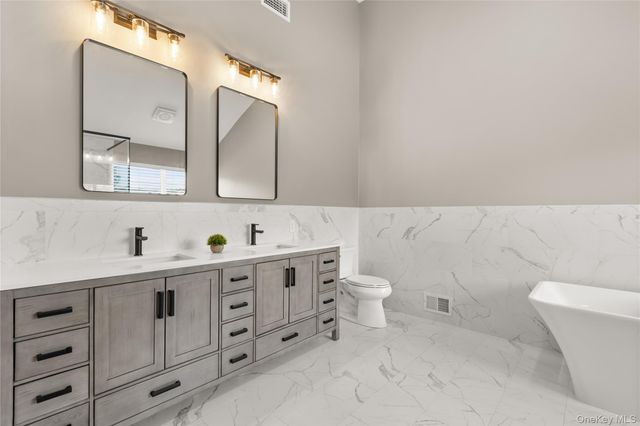 1 Laurel Lane, Holtsville, NY 11742