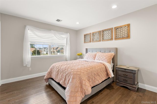 1 Laurel Lane, Holtsville, NY 11742