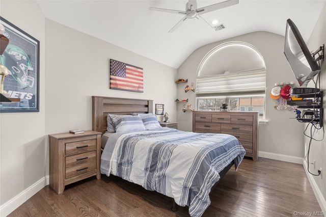 1 Laurel Lane, Holtsville, NY 11742