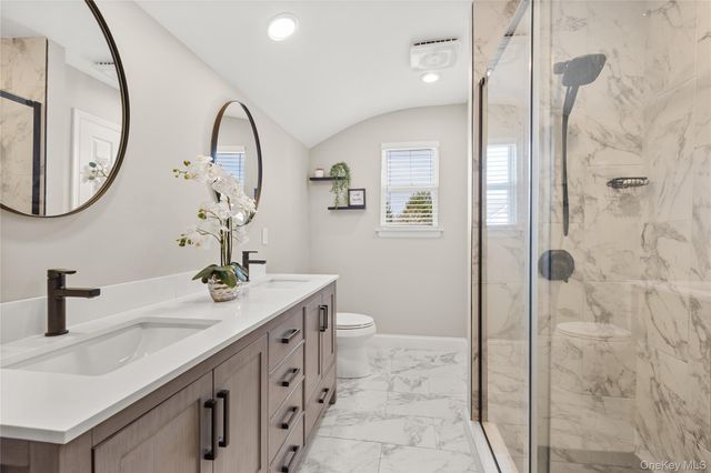 1 Laurel Lane, Holtsville, NY 11742