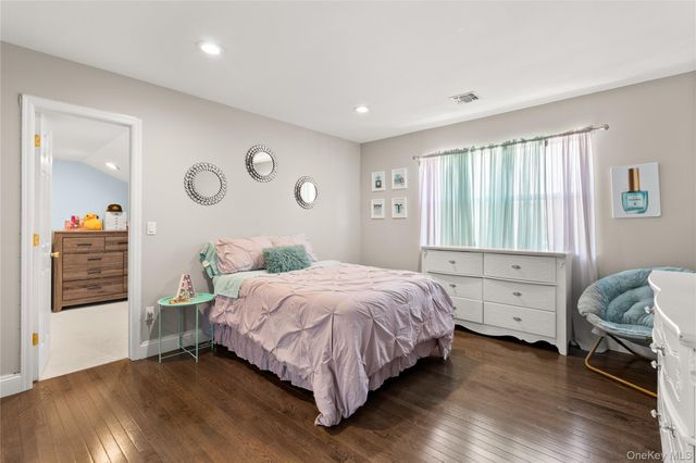 1 Laurel Lane, Holtsville, NY 11742