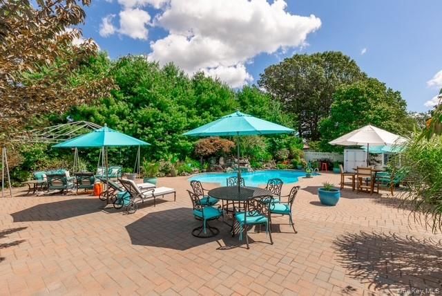 1 Laurel Lane, Holtsville, NY 11742