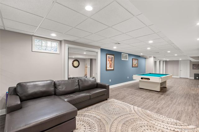 1 Laurel Lane, Holtsville, NY 11742