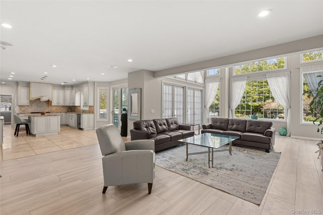 1 Laurel Lane, Holtsville, NY 11742