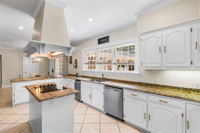 5497 Regency Oaks Drive N, Mobile, AL 36609