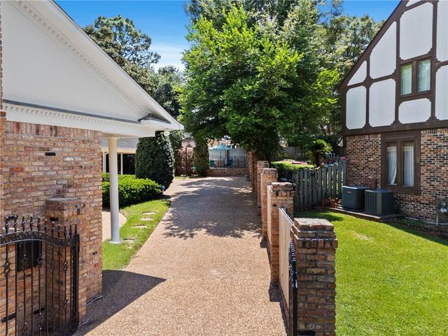 5497 Regency Oaks Drive N, Mobile, AL 36609
