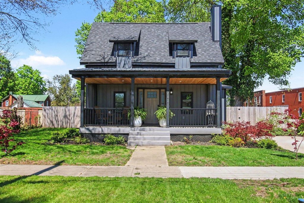 212 W Cass Street, Bangor, MI 49013