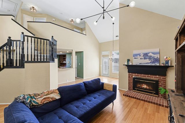 337 Touchdown Drive, Irving, TX 75063