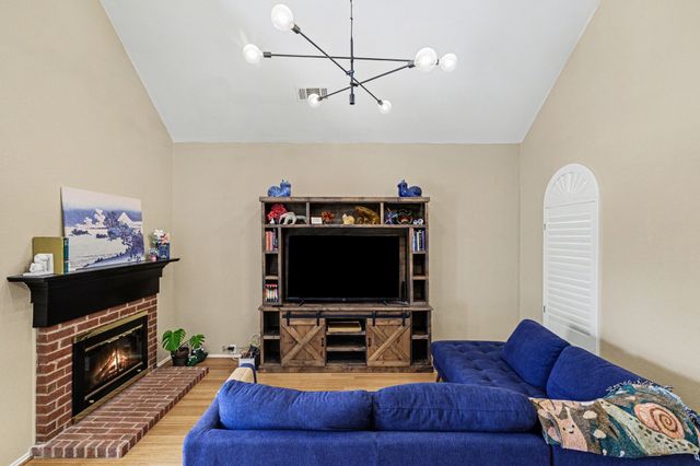 337 Touchdown Drive, Irving, TX 75063