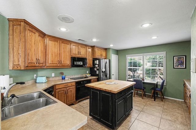 337 Touchdown Drive, Irving, TX 75063