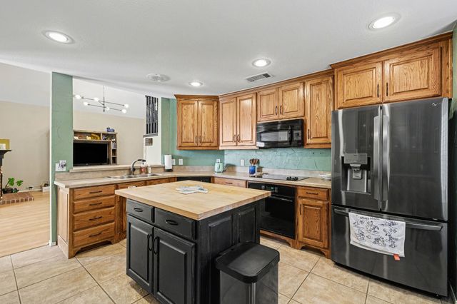 337 Touchdown Drive, Irving, TX 75063