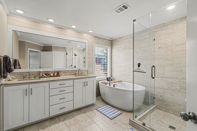 337 Touchdown Drive, Irving, TX 75063