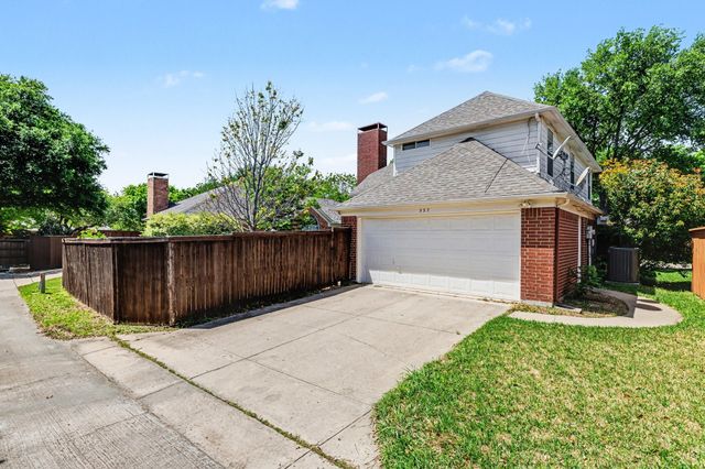 337 Touchdown Drive, Irving, TX 75063