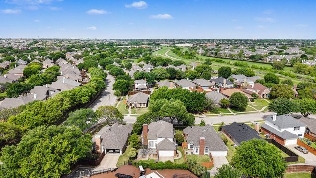 337 Touchdown Drive, Irving, TX 75063