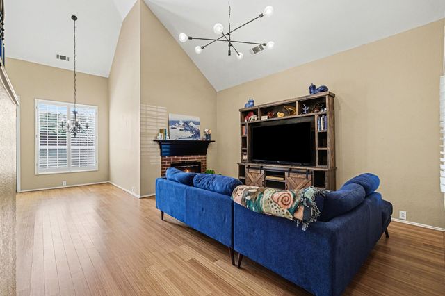 337 Touchdown Drive, Irving, TX 75063