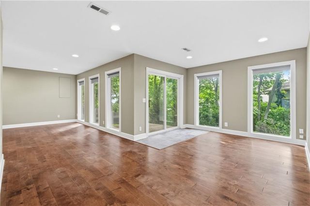 4823 N Beacon Avenue, Kansas City, MO 64119