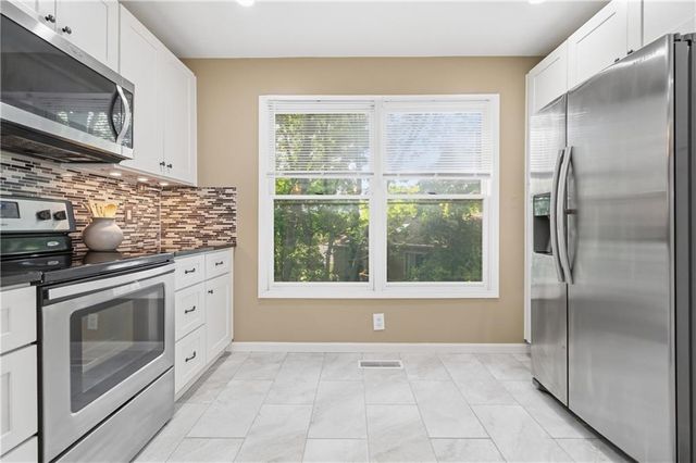 4823 N Beacon Avenue, Kansas City, MO 64119
