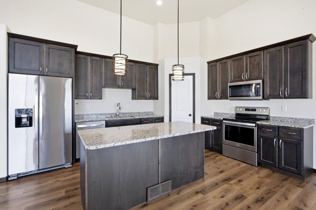 810 Albert Drive W, West Fargo, ND 58078