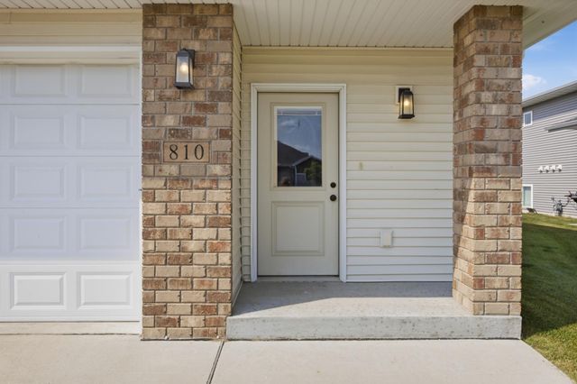 810 Albert Drive W, West Fargo, ND 58078