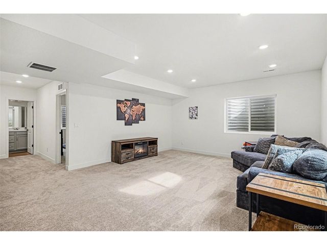 27626 E 6th Dr, Aurora, CO 80018