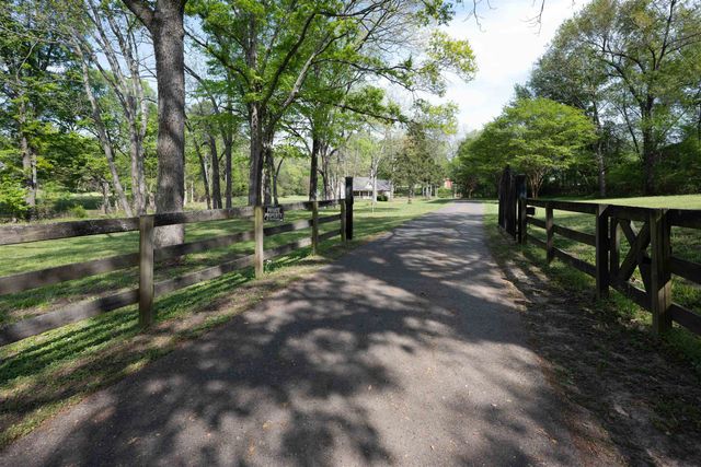 160 N SANGA RD, Memphis, TN 38018