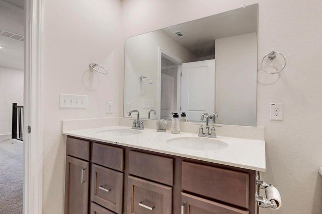 101 Breccia TRL, Liberty Hill, TX 78642