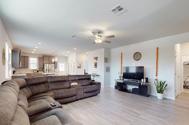 101 Breccia TRL, Liberty Hill, TX 78642