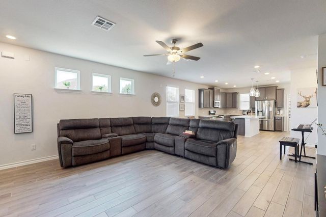 101 Breccia TRL, Liberty Hill, TX 78642