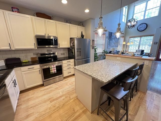 18060 Kindred Court, Lakeville, MN 55044
