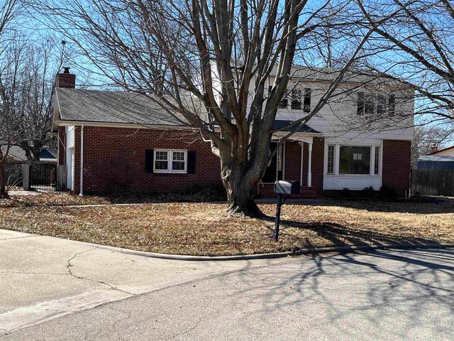 1825 Circle Dr, El Dorado, KS 67042