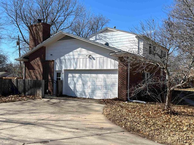 1825 Circle Dr, El Dorado, KS 67042