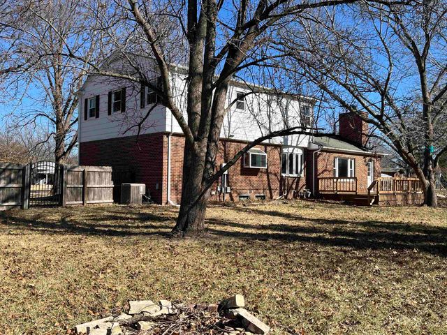 1825 Circle Dr, El Dorado, KS 67042