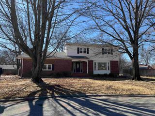 1825 Circle Dr, El Dorado, KS 67042