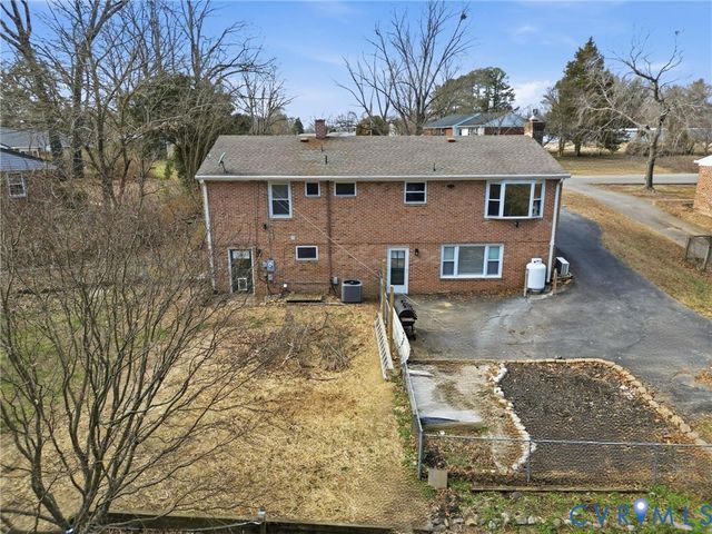 7352 Birch Ln, Hanover, VA 23111