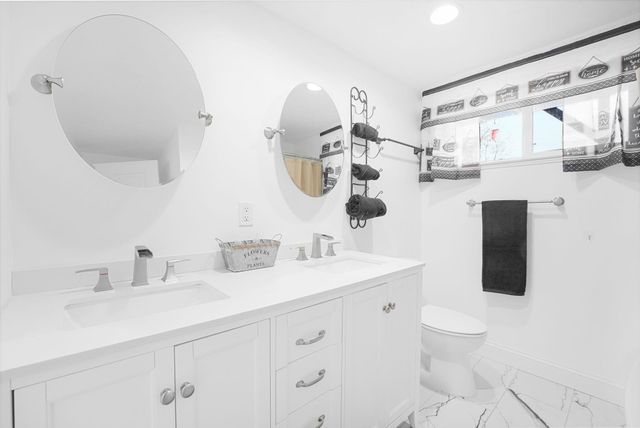 11850 US-31 S, Green Lake Twp, MI 49643