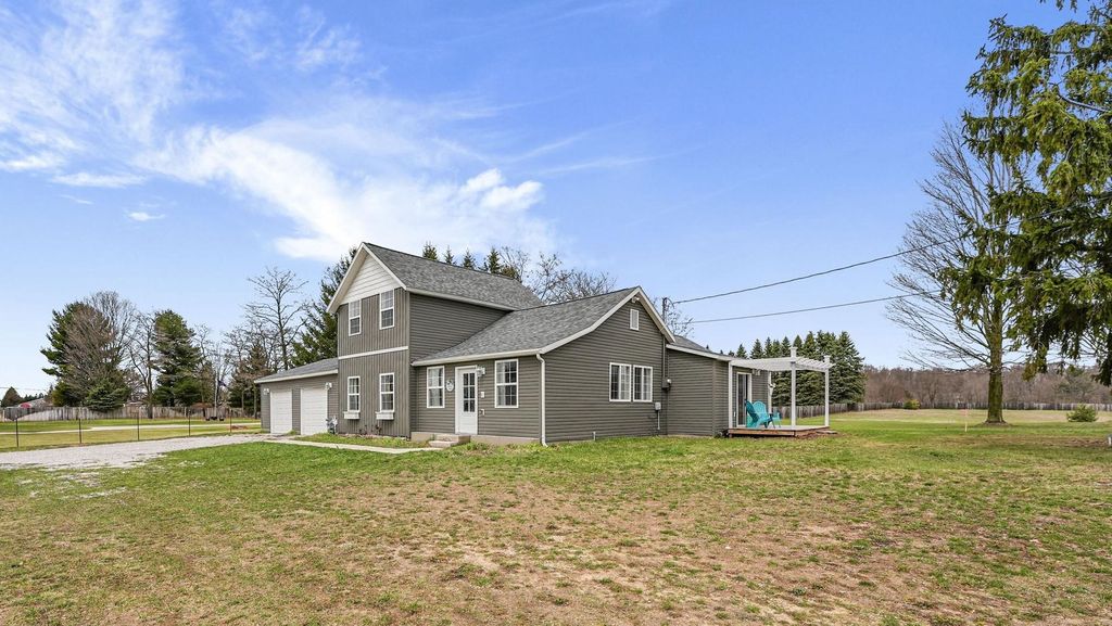 11850 US-31 S, Green Lake Twp, MI 49643