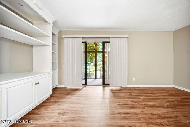 1602 Gardiner Ln APT 130, Louisville, KY 40205