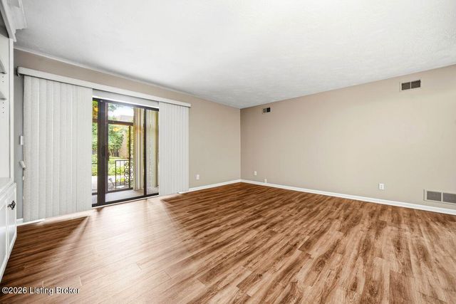 1602 Gardiner Ln APT 130, Louisville, KY 40205