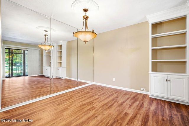 1602 Gardiner Ln APT 130, Louisville, KY 40205