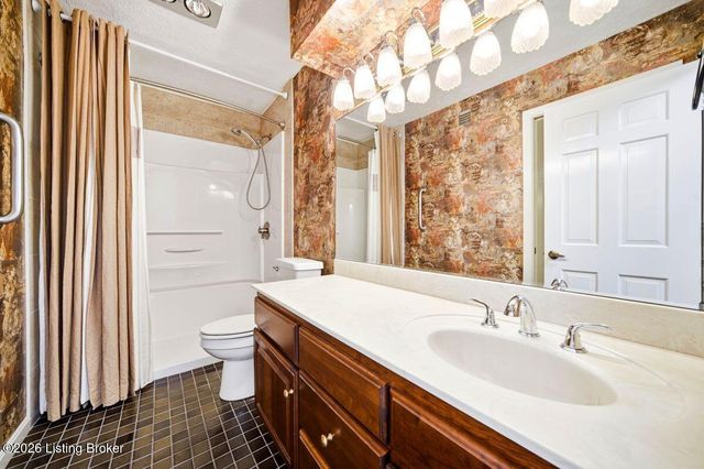 1602 Gardiner Ln APT 130, Louisville, KY 40205