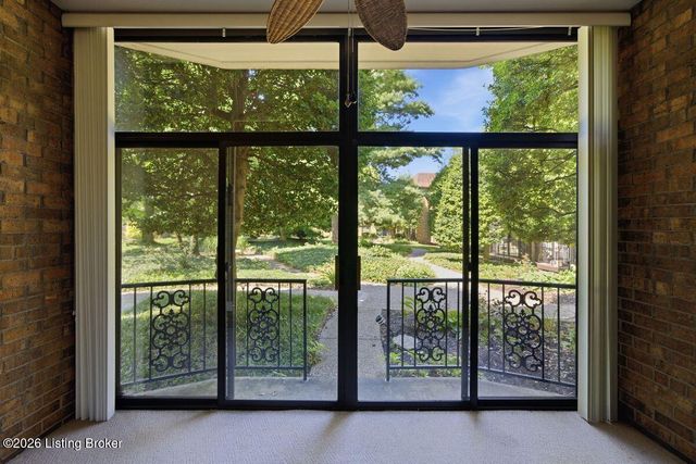 1602 Gardiner Ln APT 130, Louisville, KY 40205